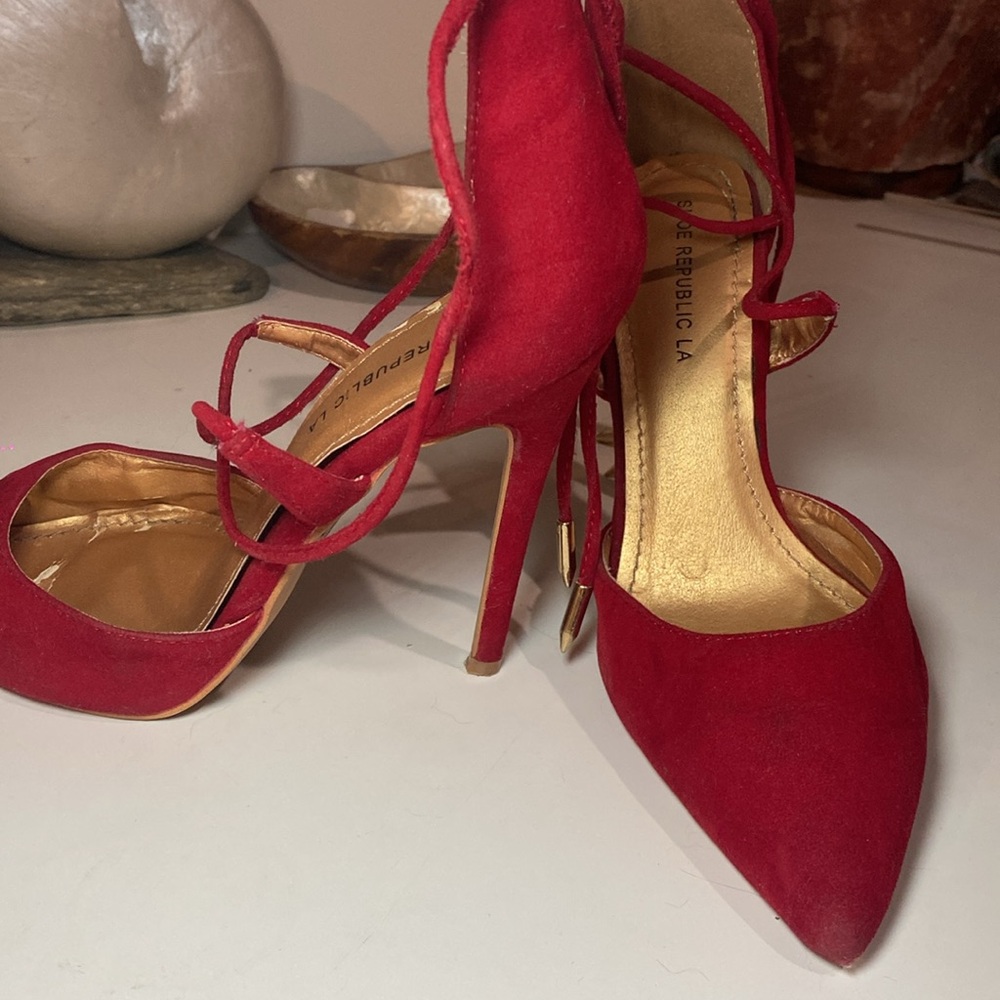 Red heels - Picture 2 of 4
